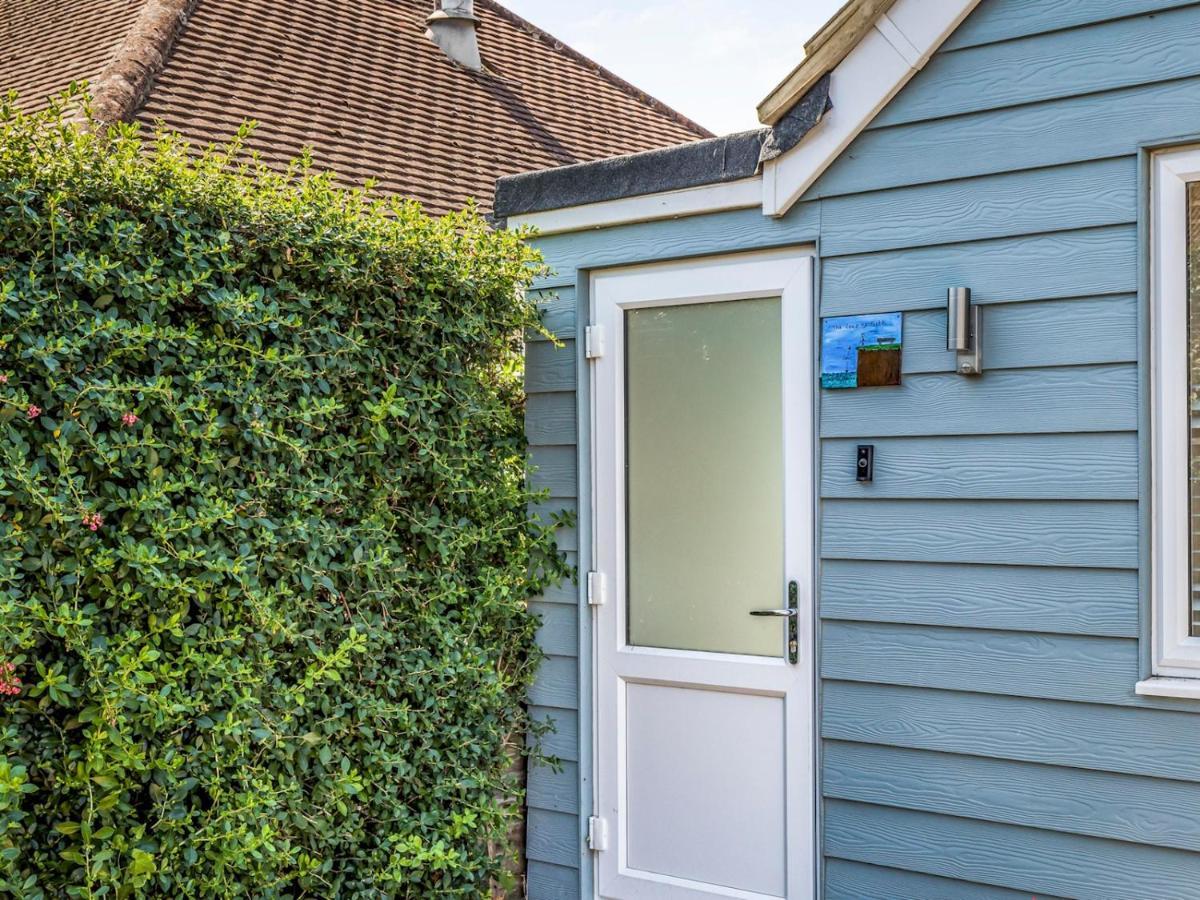 Pass The Keys Charming Chalet A Stones Throw From The Beach شيشستر المظهر الخارجي الصورة
